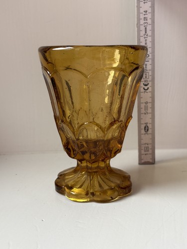 Antiker pokal aus braunem - aus,